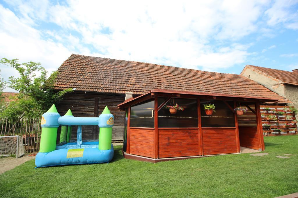 Villa Lienka Bešeňová Exteriör bild