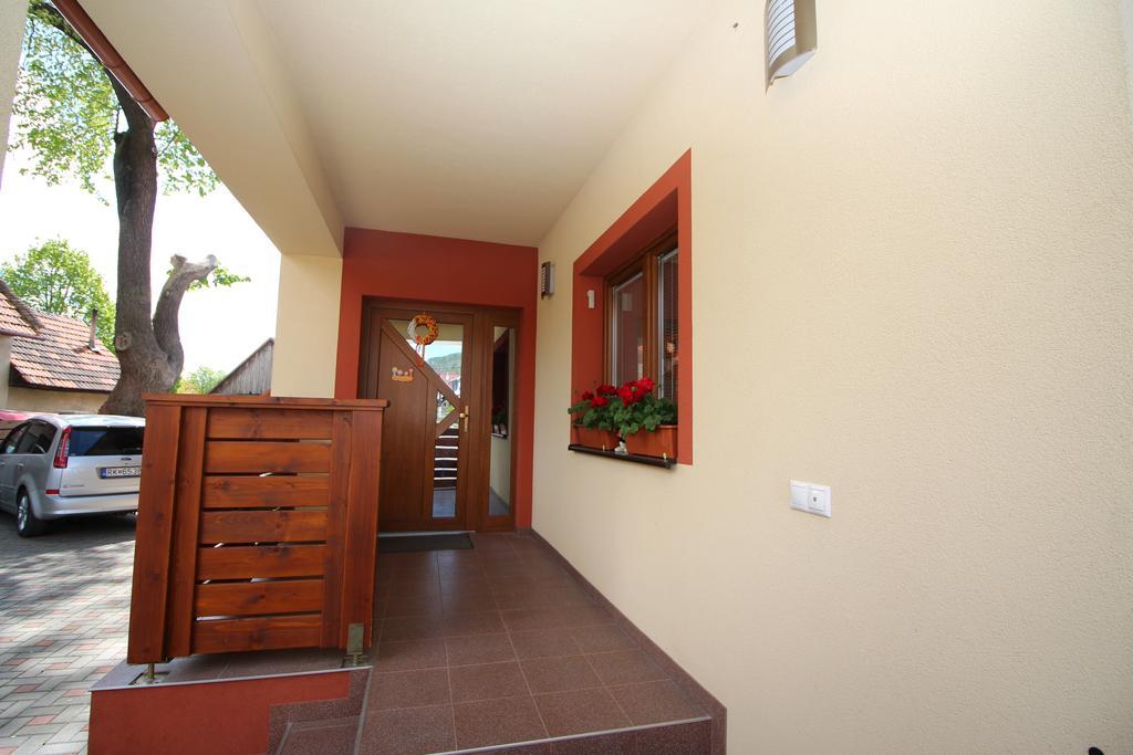 Villa Lienka Bešeňová Exteriör bild