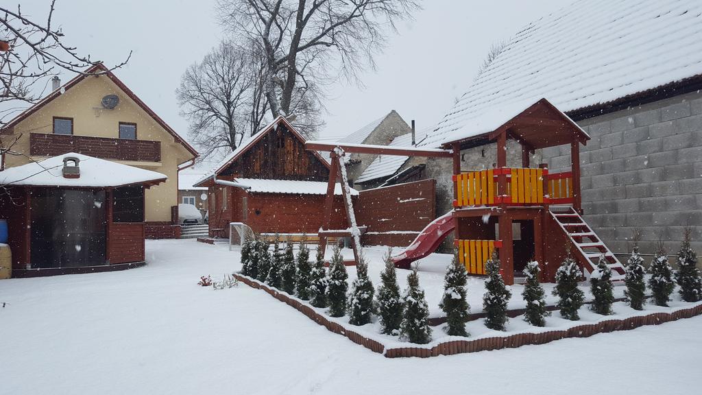 Villa Lienka Bešeňová Exteriör bild