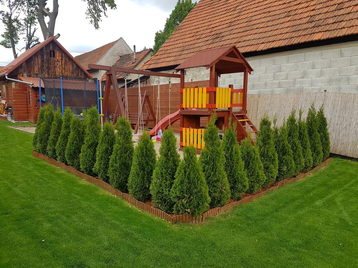 Villa Lienka Bešeňová Exteriör bild